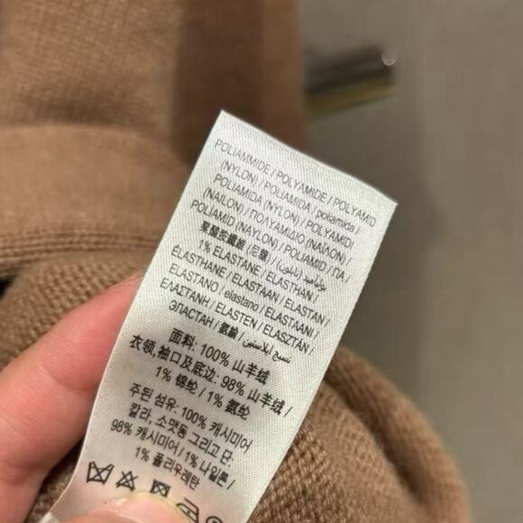 Burberry Cashmere V Neck Sweater M NWT - Picture 4 of 7